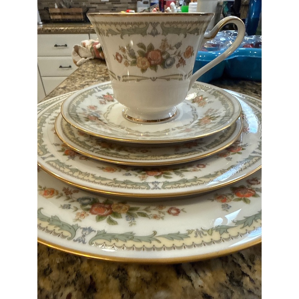 Noritake Ivory China Homage 7236 5 Piece Place Setting Floral Gold Trim Japan